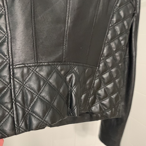 Banana Republic women’s leather jacket in Medium - Picture 13 of 17